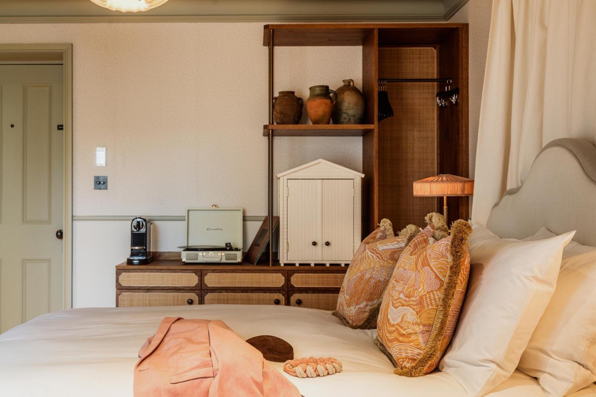 Standard Double Room,1635129796:JPEG